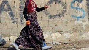 PKK lılardan kadın kıyafetli gösteri